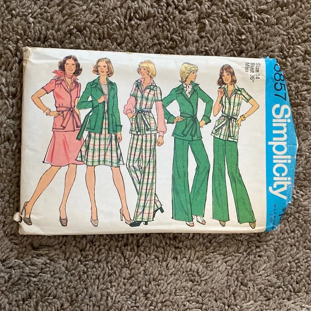 FINAL PRICE $10 Vintage Lot of Sewing Patterns Lot #4 - Picture 2 of 13